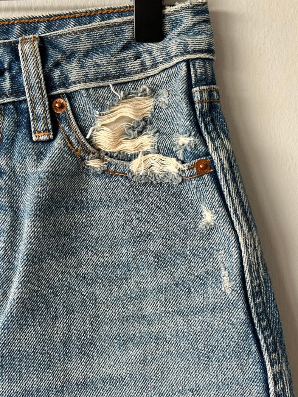 Abercrombie & Fitch Natural Rise Distressed Denim Mini Skirt Light Wash Size 25 - Picture 3 of 9